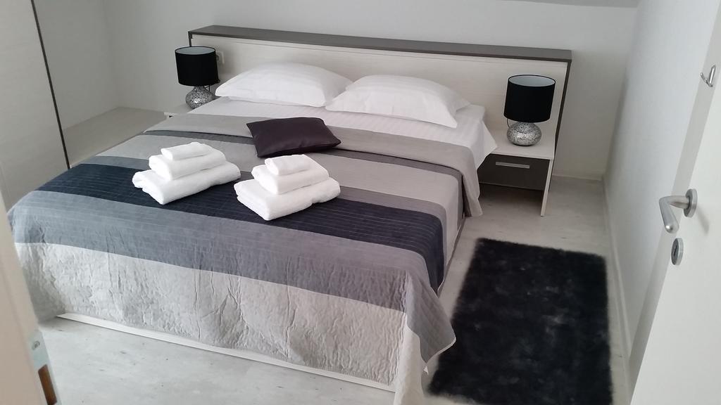 Apartments Sanja Trogir Eksteriør bilde
